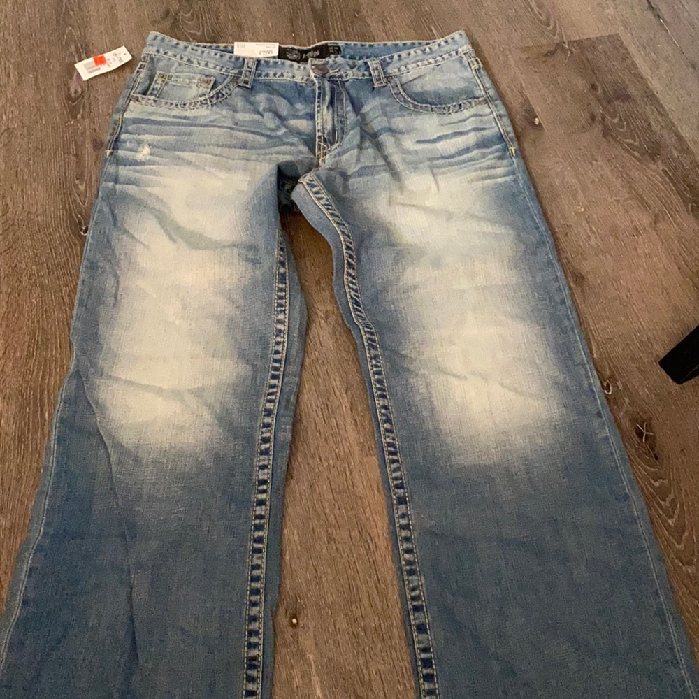 Seeded and sewn blueish jeans